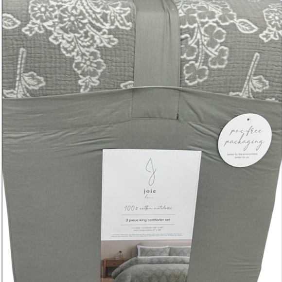 Joie Cotton Matelasse Floral Green and White King Comforter Set 106”x90” - Picture 1 of 4